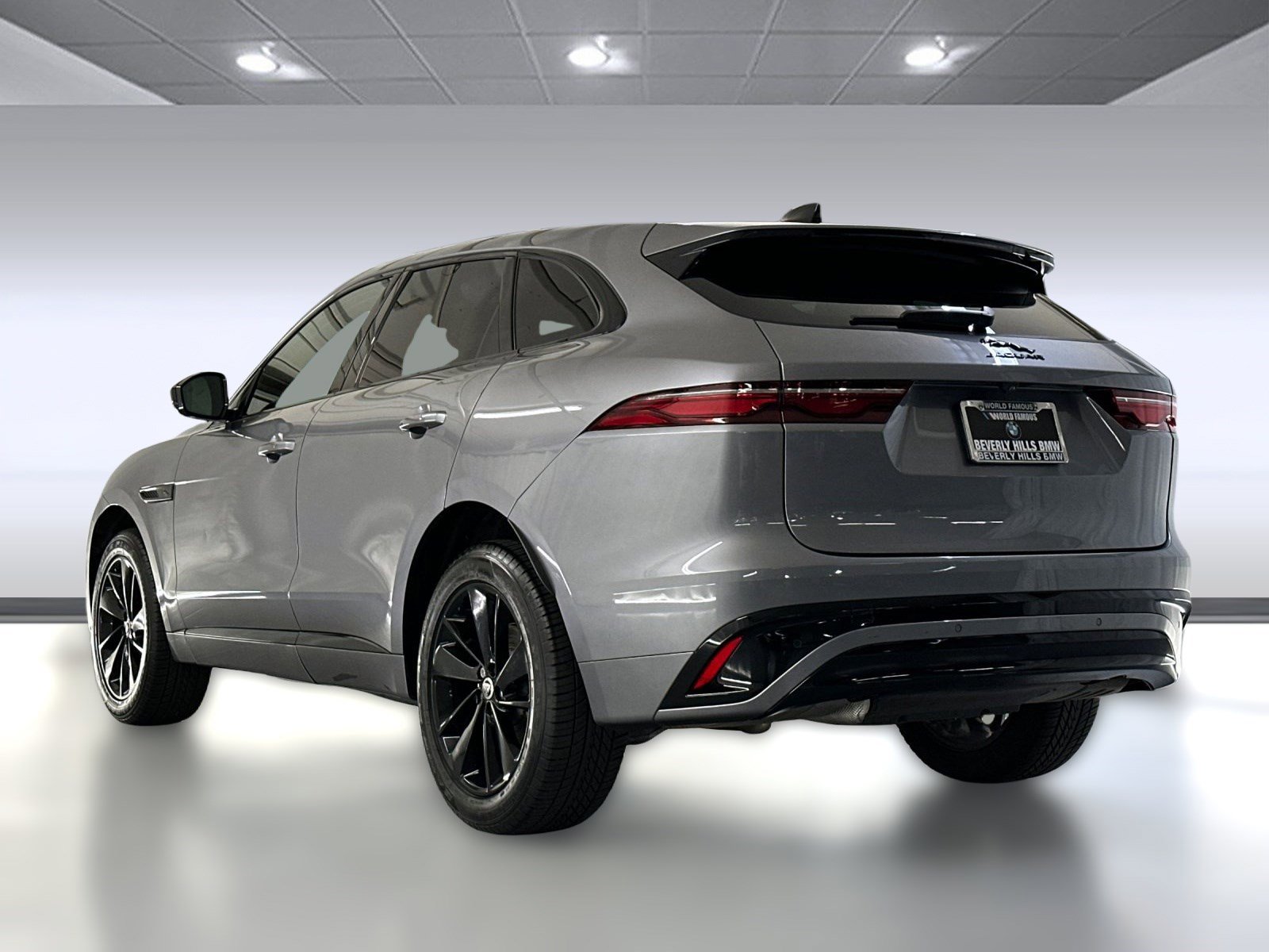 Used 2024 Jaguar F-PACE R-Dynamic S image 3