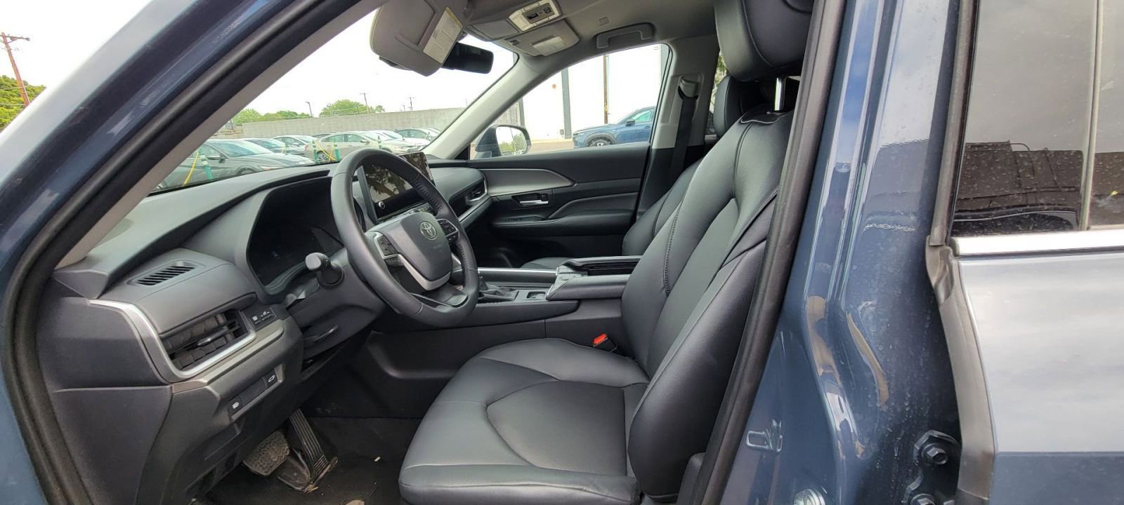Used 2025 Toyota Grand Highlander FWD image 4