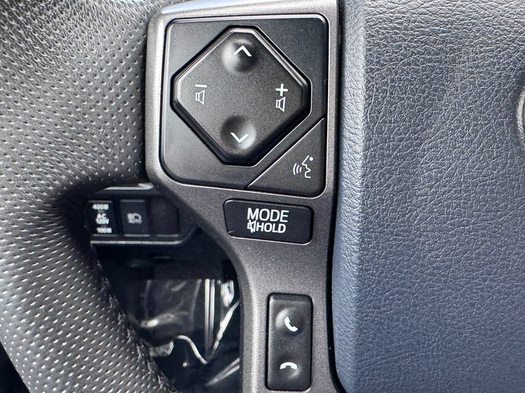 Used 2018 Toyota Tacoma TRD Off-Road w/ Technology Package AWD/4WD image 27
