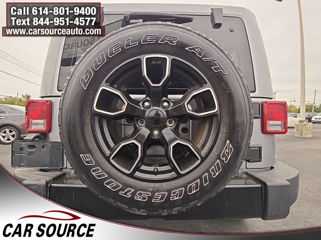 Used 2018 Jeep Wrangler Unlimited Sahara w/ Dual Top Group image 24