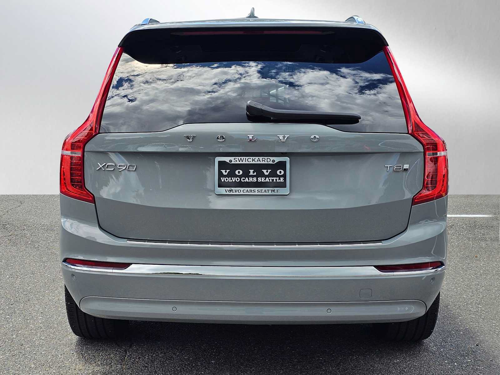 Certified 2025 Volvo XC90 T8 Plus w/ Protection Package Premier AWD/4WD image 4