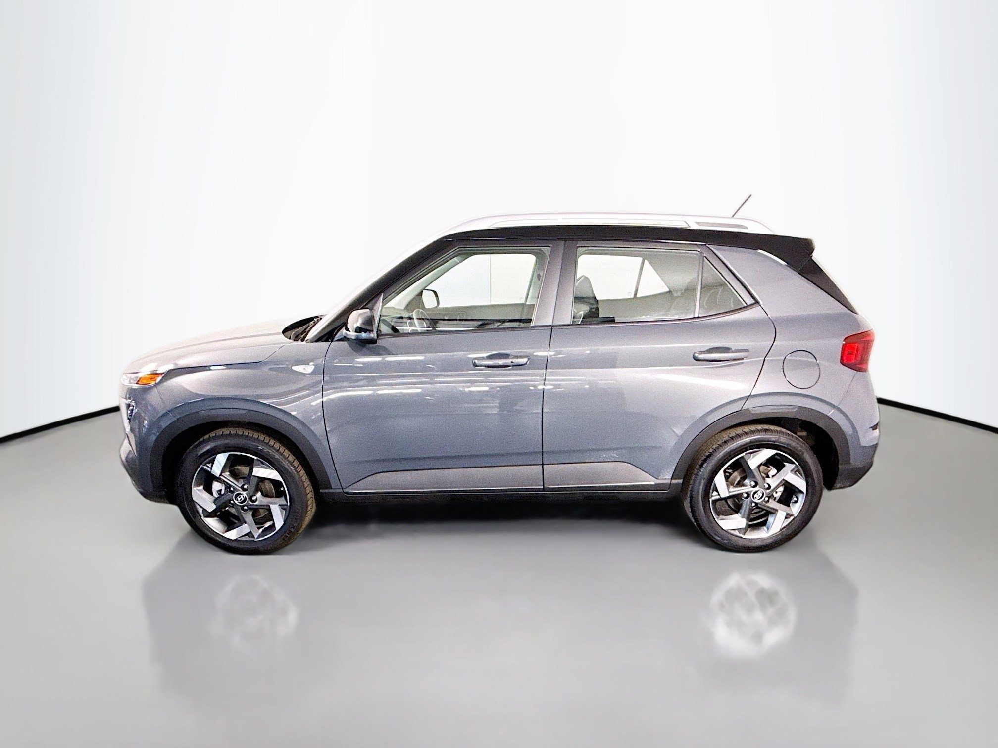 Used 2026 Hyundai Venue SEL FWD image 6