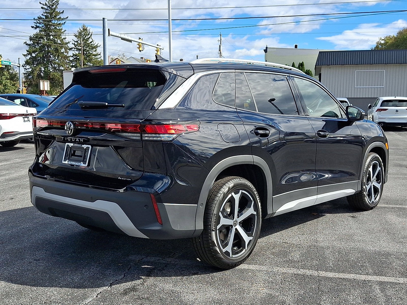 New 2025 Volkswagen Tiguan SE image 5