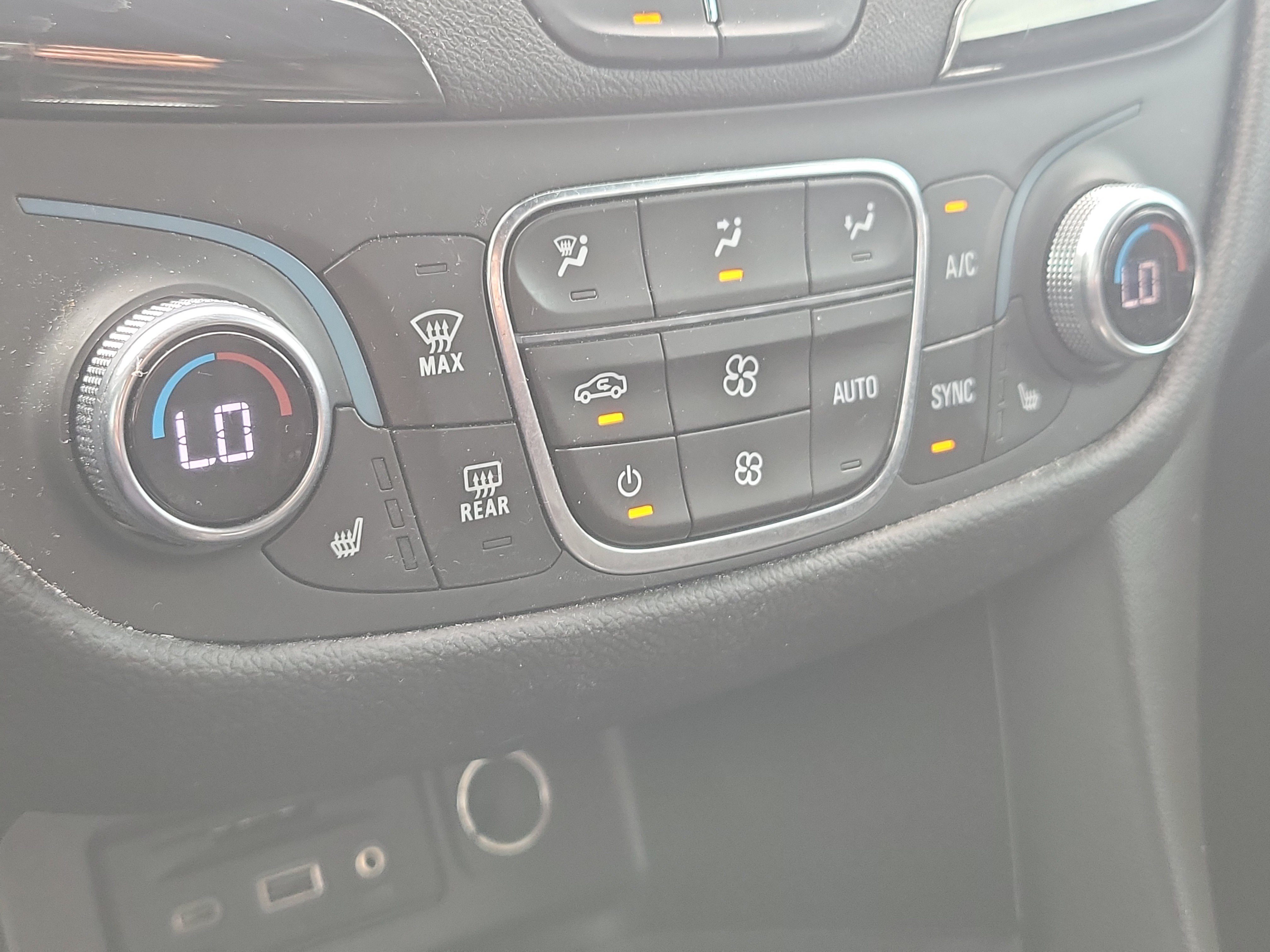 Certified 2023 Chevrolet Equinox RS w/ RS Leather Package FWD image 27
