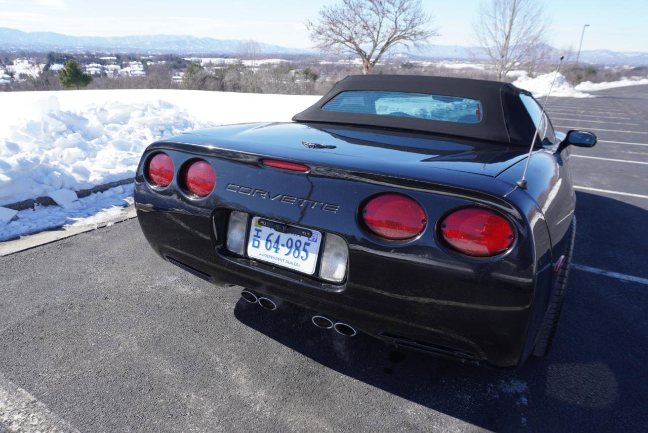 Used 2004 Chevrolet Corvette 2dr Convertible w/ Preferred Equipment Group RWD image 12