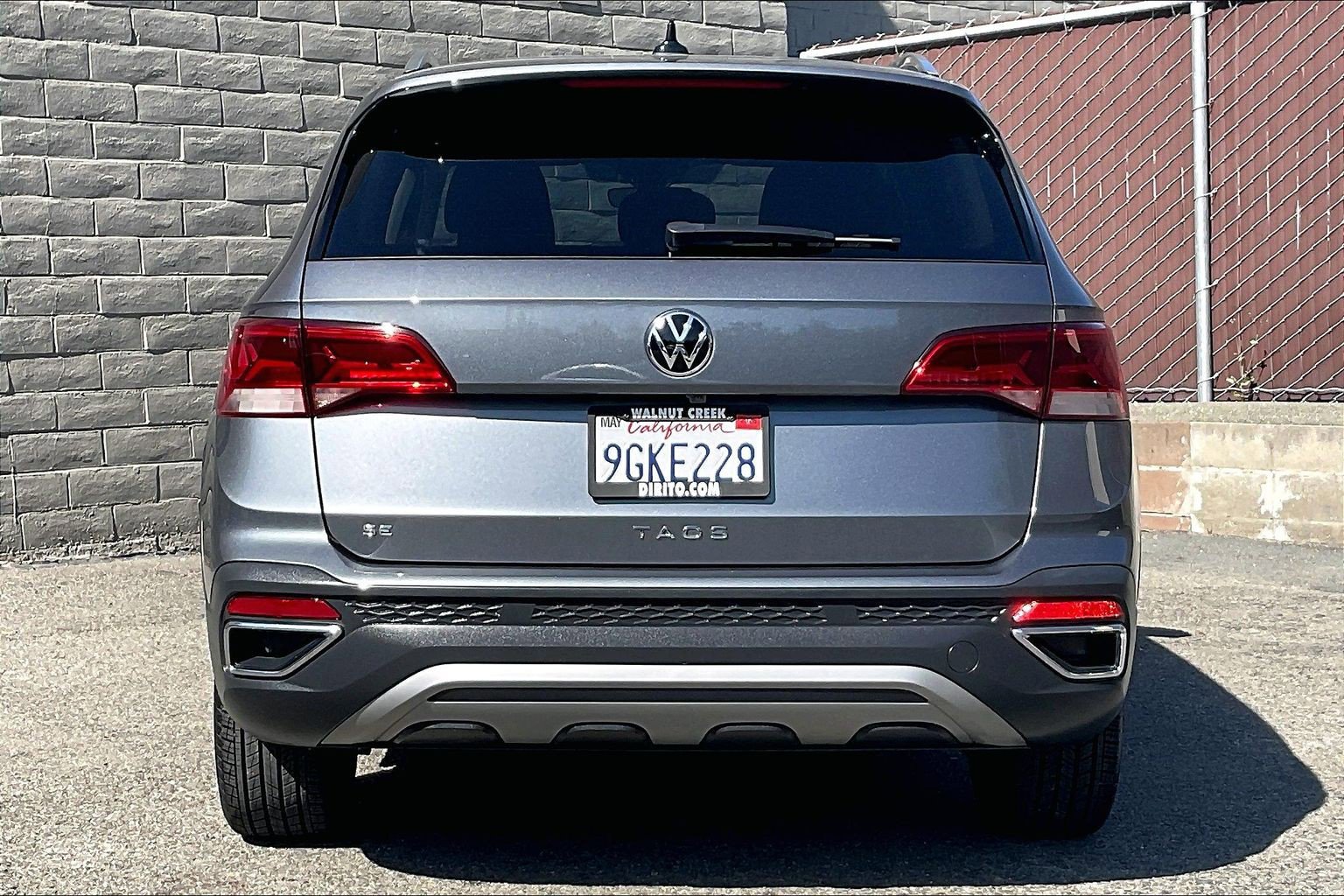 Certified 2023 Volkswagen Taos SE w/ Black Wheel Package FWD image 3
