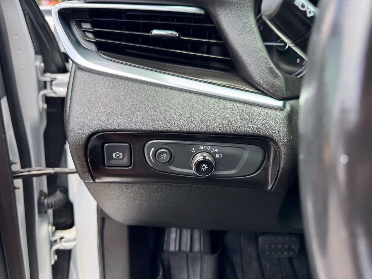 Used 2019 Buick Enclave Essence FWD image 15