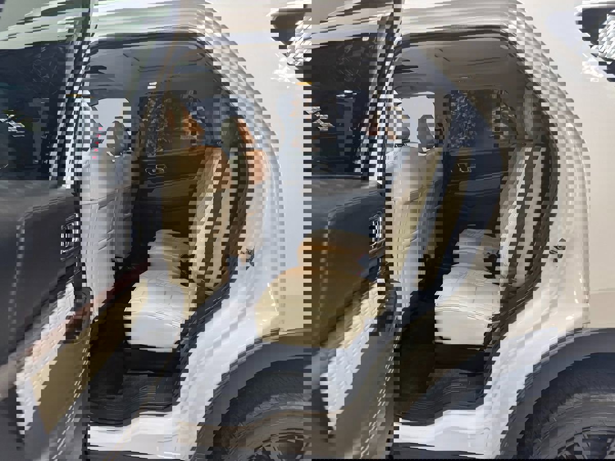 Used 2016 Ford Explorer Platinum image 40