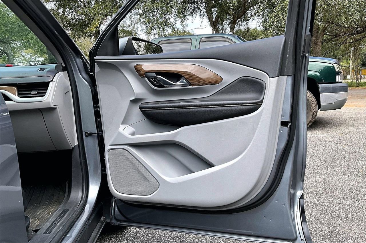 Used 2020 GMC Terrain SLE w/ Driver Convenience Package image 25