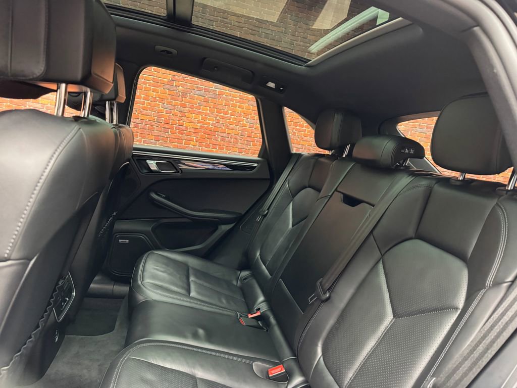Used 2022 Porsche Macan S image 28