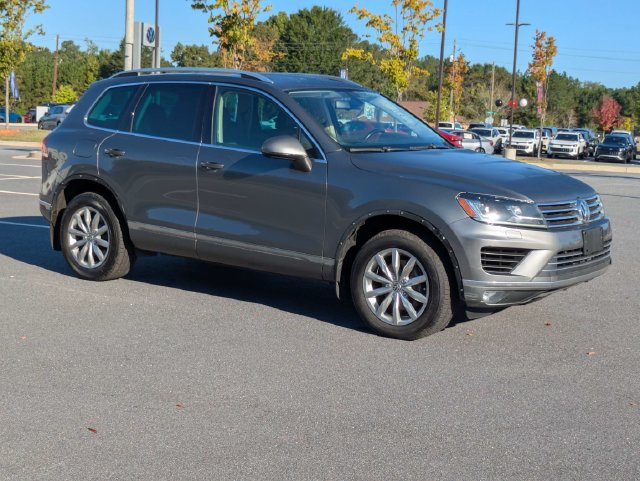Used 2016 Volkswagen Touareg Sport AWD/4WD image 2