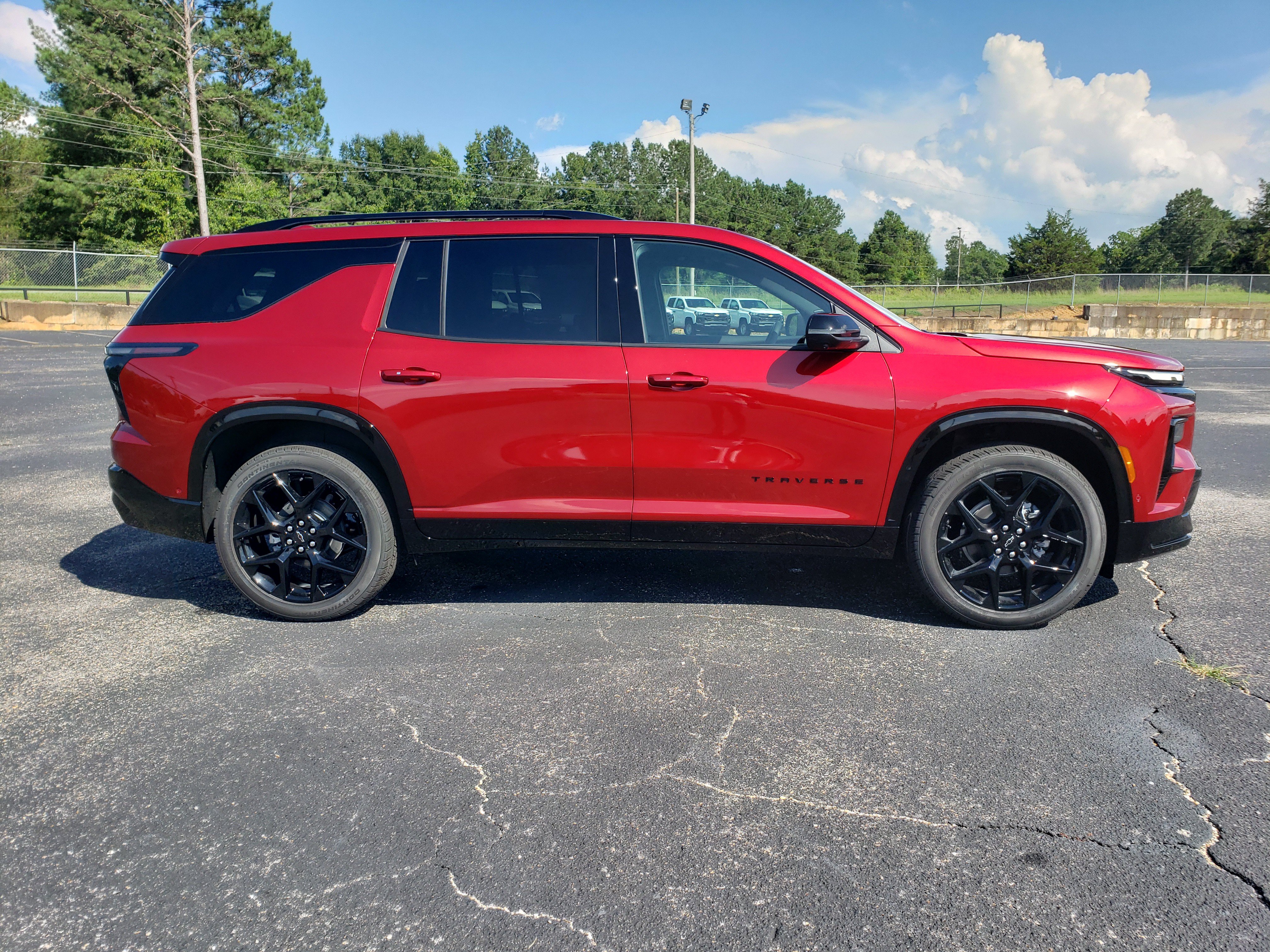 New 2026 Chevrolet Traverse RS w/ LPO, Floor Liner Package FWD image 5