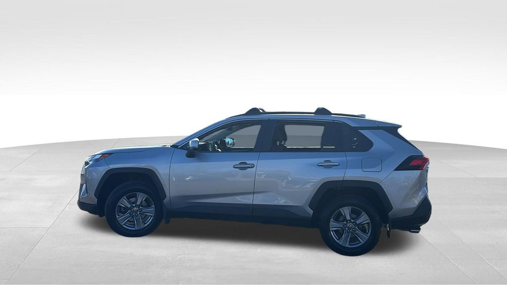 Used 2022 Toyota RAV4 XLE w/ Convenience Package AWD/4WD image 4