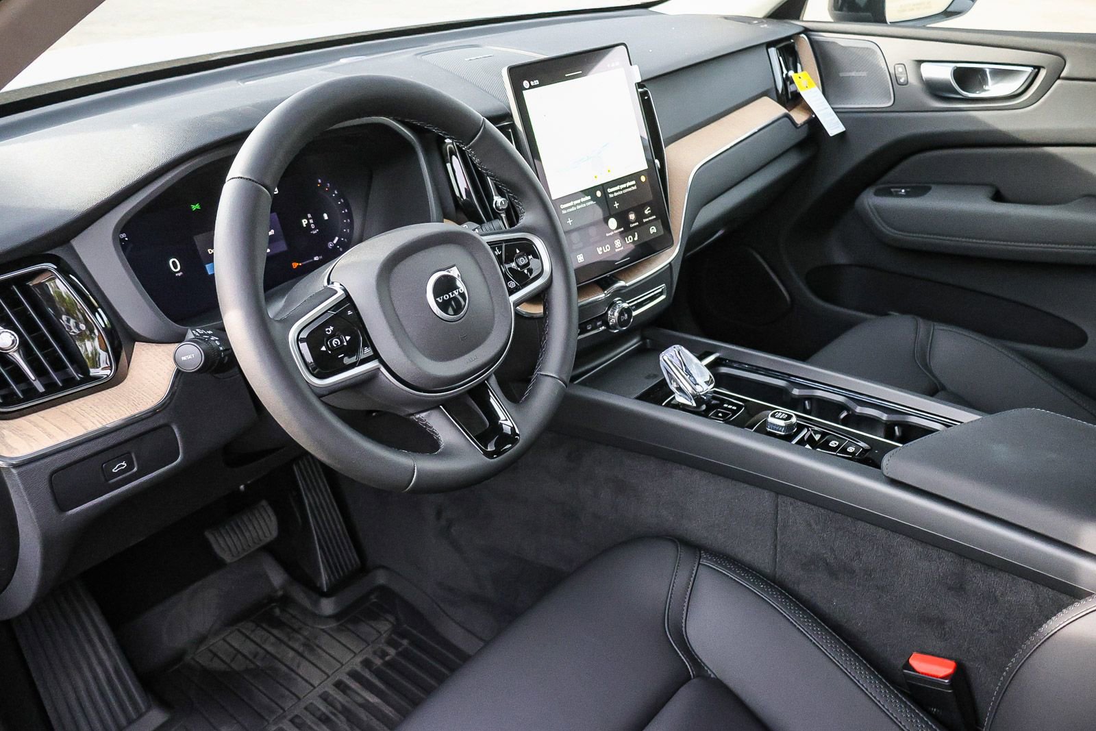 New 2026 Volvo XC60 B5 Plus w/ Climate Package image 26