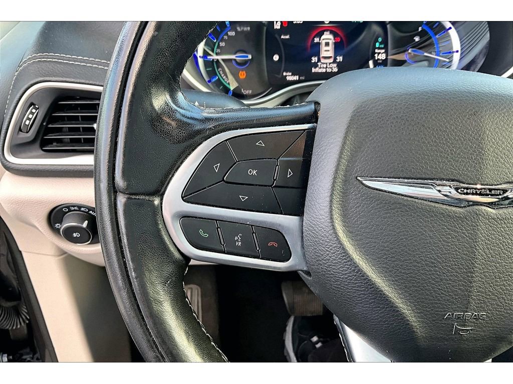 Used 2022 Chrysler Pacifica Touring-L image 19