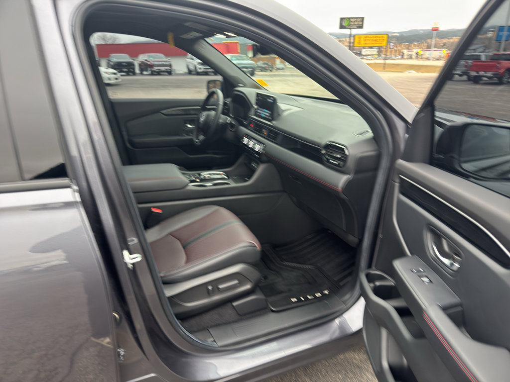 Used 2025 Honda Pilot Black Edition image 26