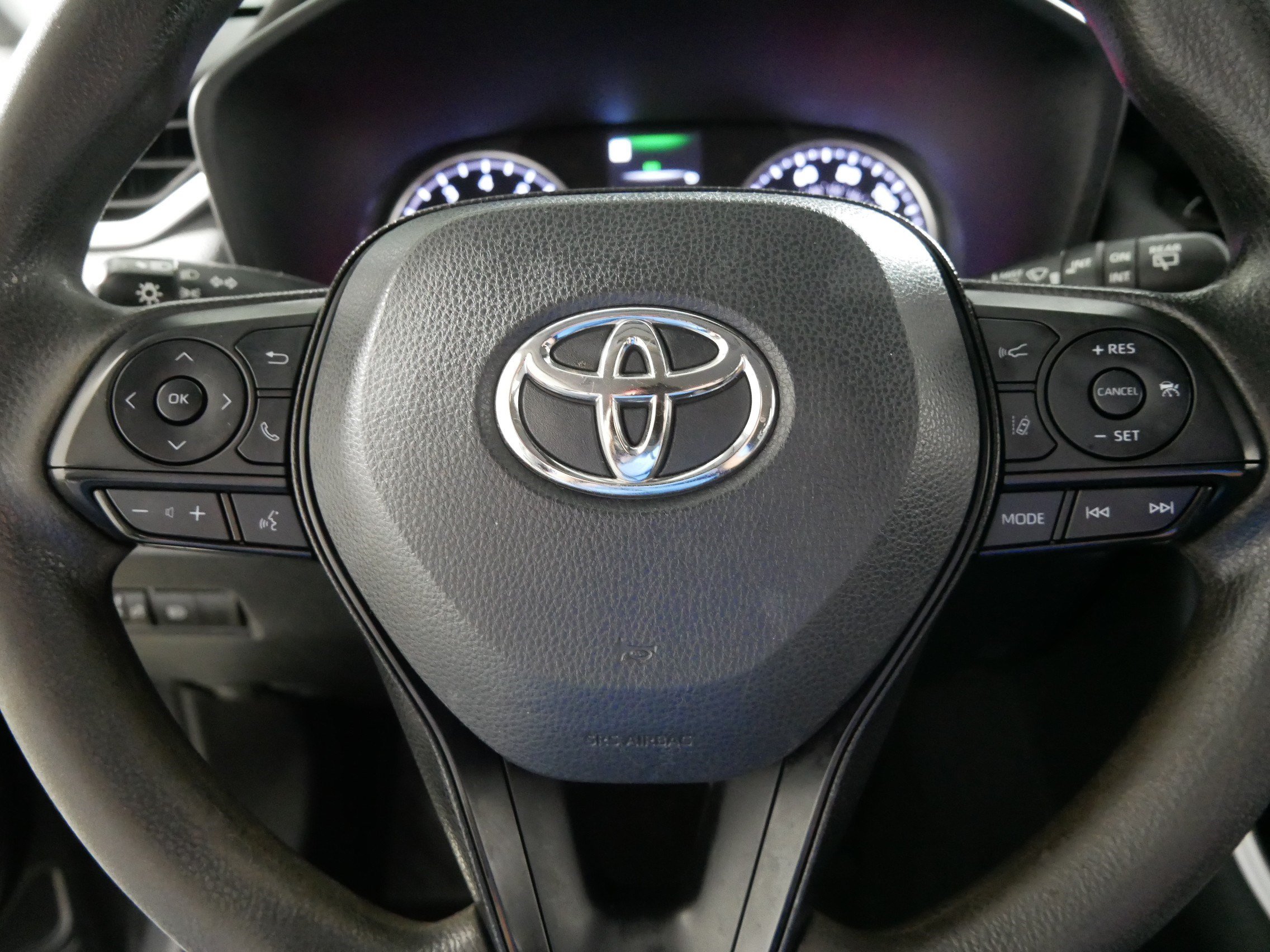 Used 2022 Toyota RAV4 XLE AWD/4WD image 25