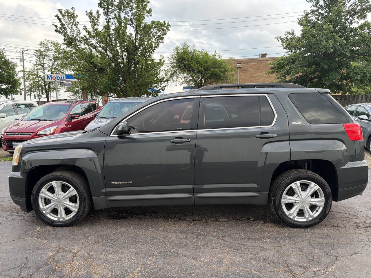 Used 2017 GMC Terrain SLE AWD/4WD image 3
