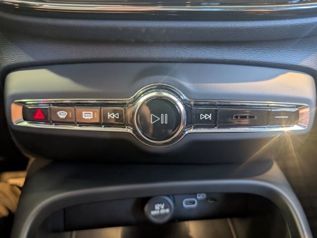 Used 2026 Volvo XC40 B5 Core w/ Climate Package image 20