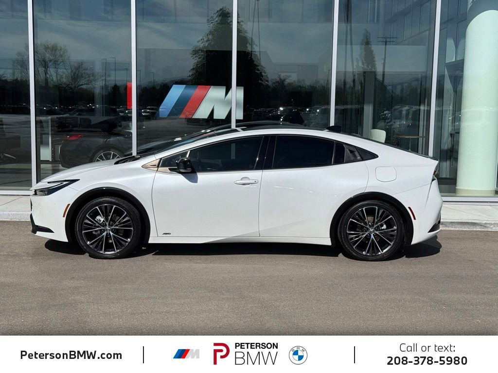 Used 2024 Toyota Prius XLE AWD/4WD image 2
