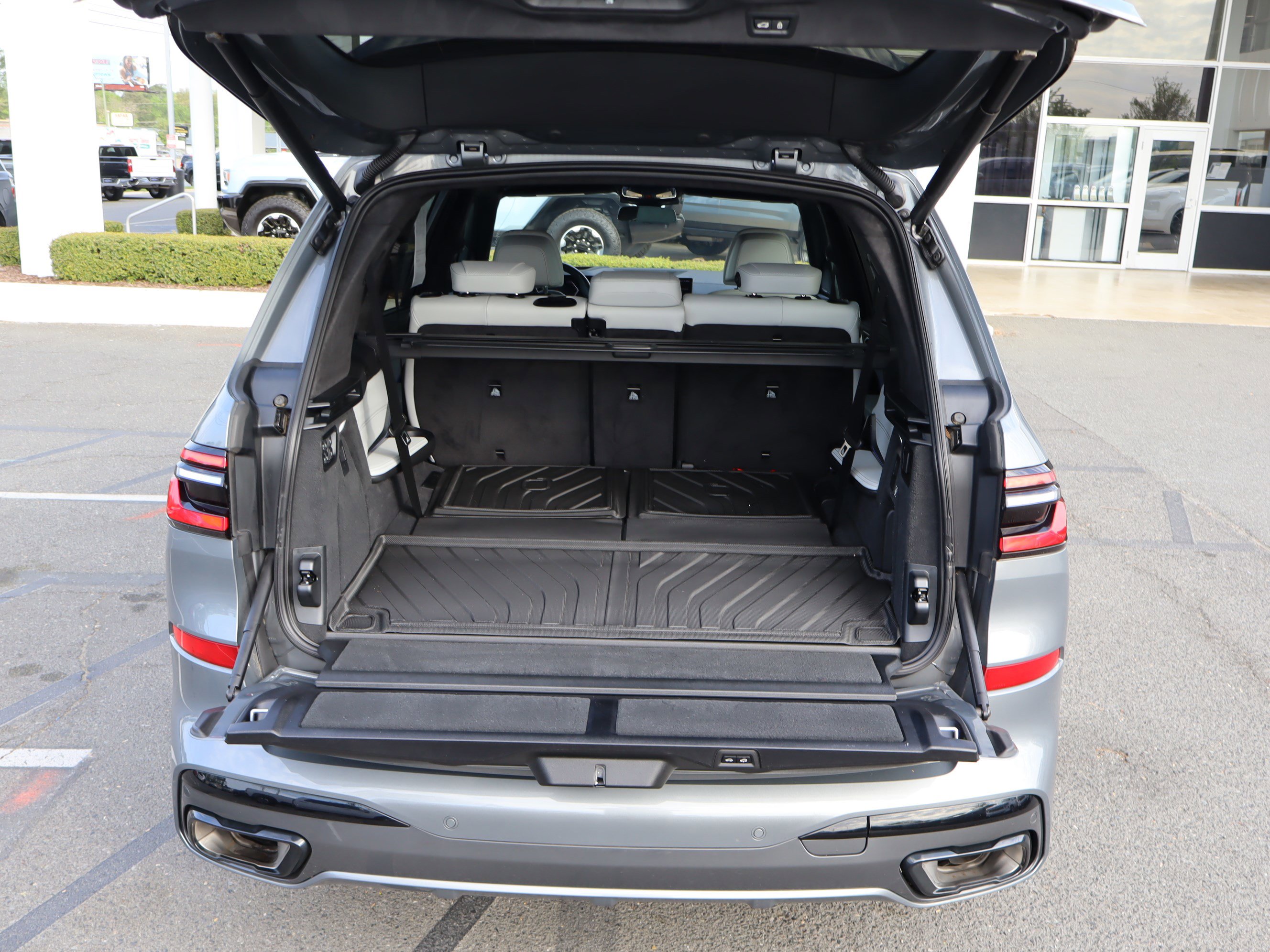 Used 2023 BMW X7 xDrive40i w/ M Sport Package image 33