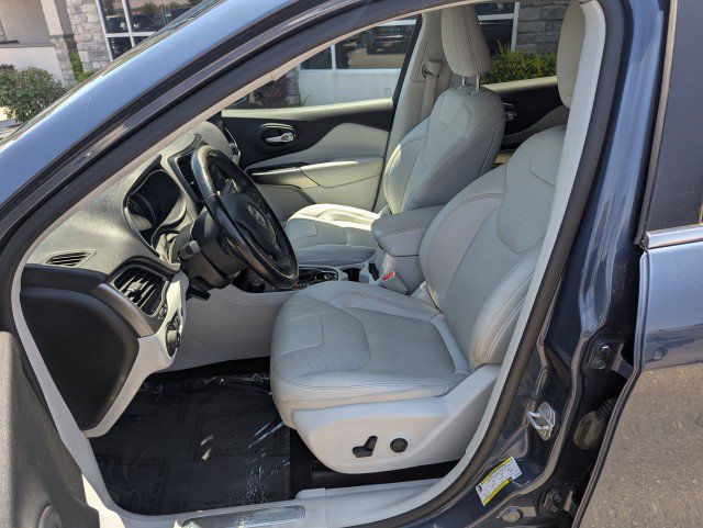 Used 2019 Jeep Cherokee Limited AWD/4WD image 11