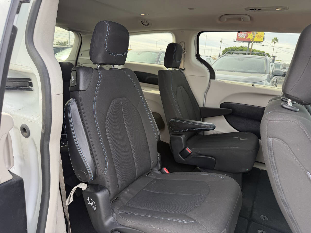 Used 2021 Chrysler Pacifica Touring image 27