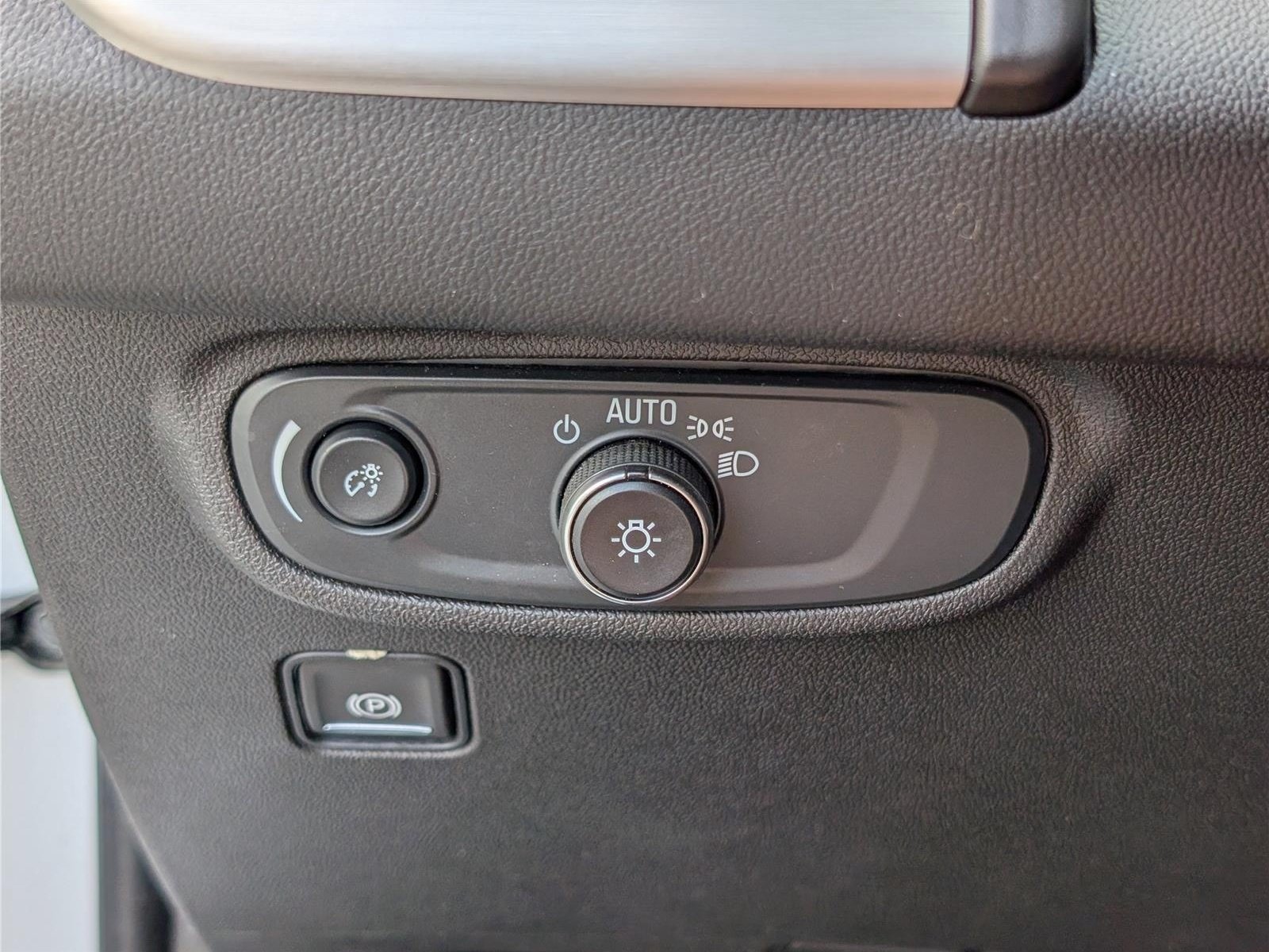 Used 2024 GMC Terrain SLE FWD image 19