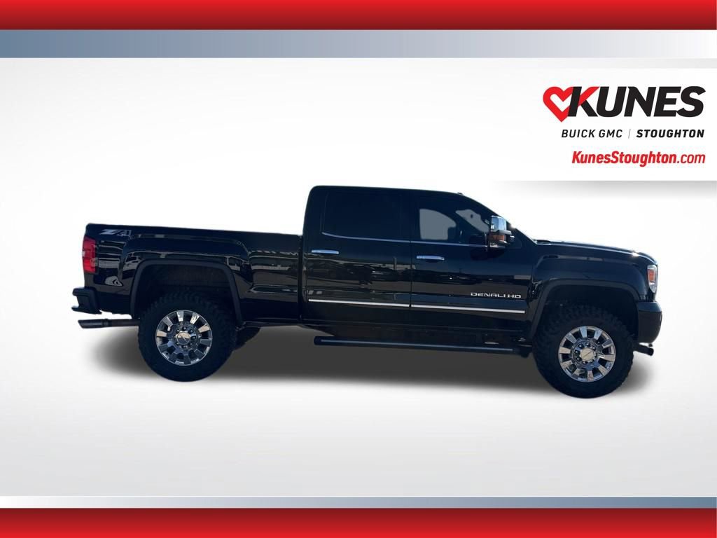 Used 2015 GMC Sierra 2500 Denali w/ Driver Alert Package image 11