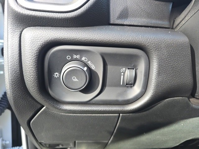 Used 2024 RAM 2500 Tradesman w/ Chrome Appearance Group image 16