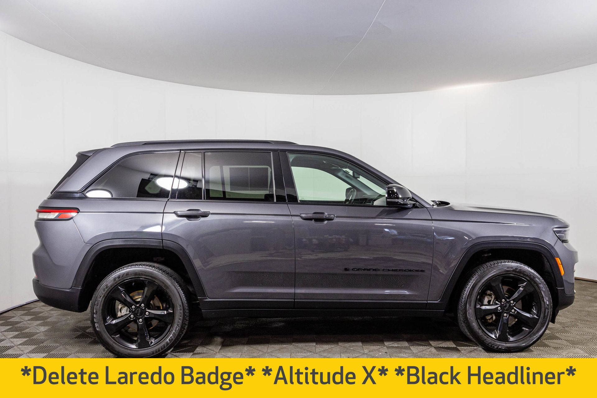 Used 2024 Jeep Grand Cherokee Laredo AWD/4WD image 16