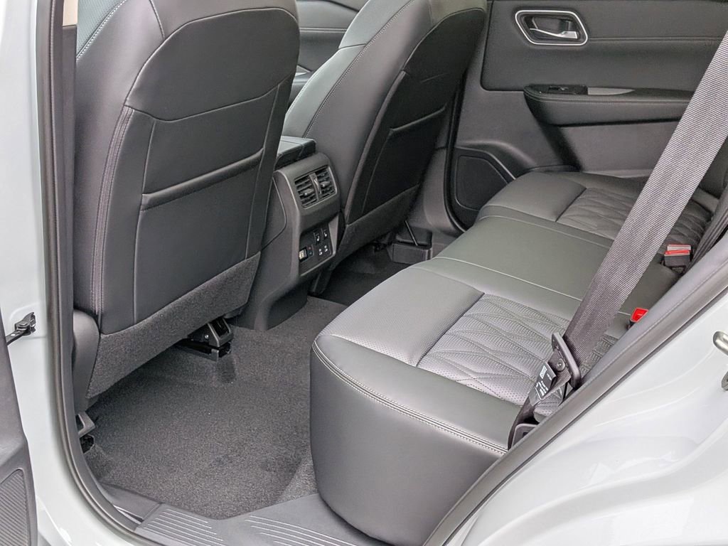 New 2026 Nissan Rogue Platinum w/ Platinum Premium Package image 18