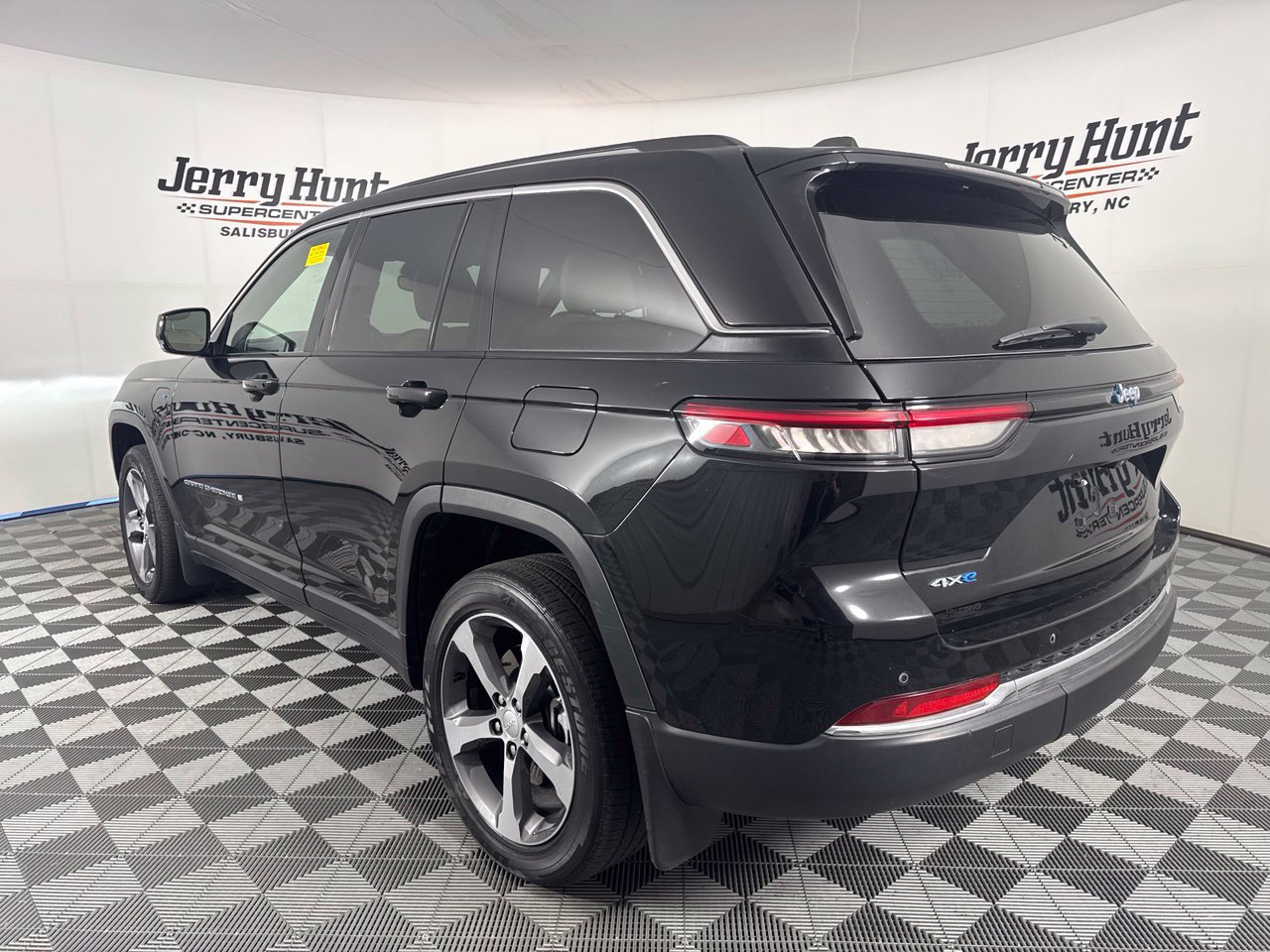 Used 2022 Jeep Grand Cherokee Limited 4xe w/ MOPAR Finishing Package AWD/4WD image 8