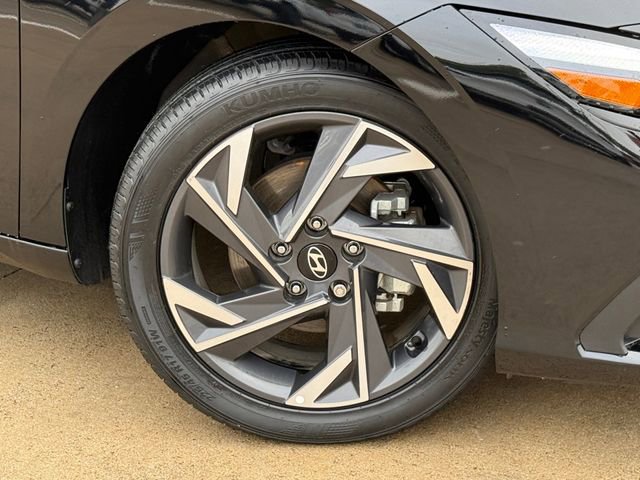 Used 2025 Hyundai Elantra Sport image 2