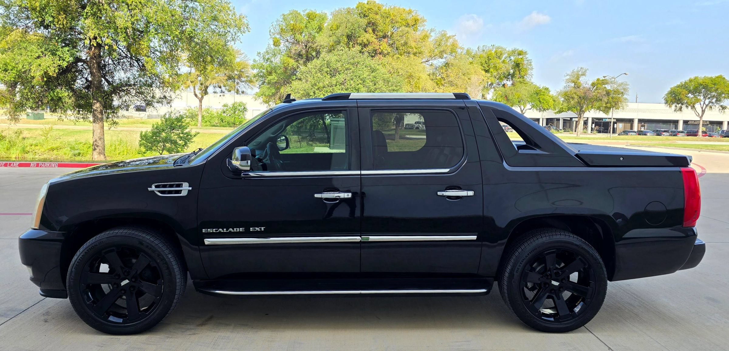 Used 2010 Cadillac Escalade EXT Luxury AWD/4WD image 9