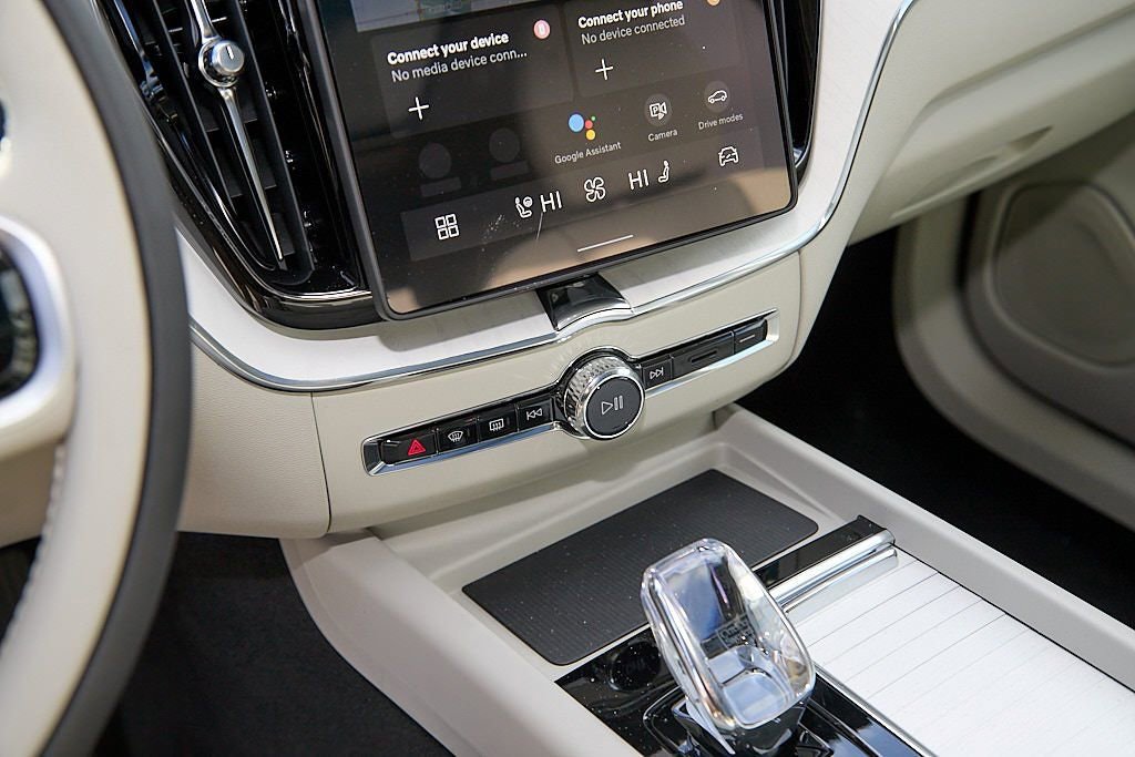 New 2026 Volvo XC60 B5 Ultra w/ Protection Package Premier image 17