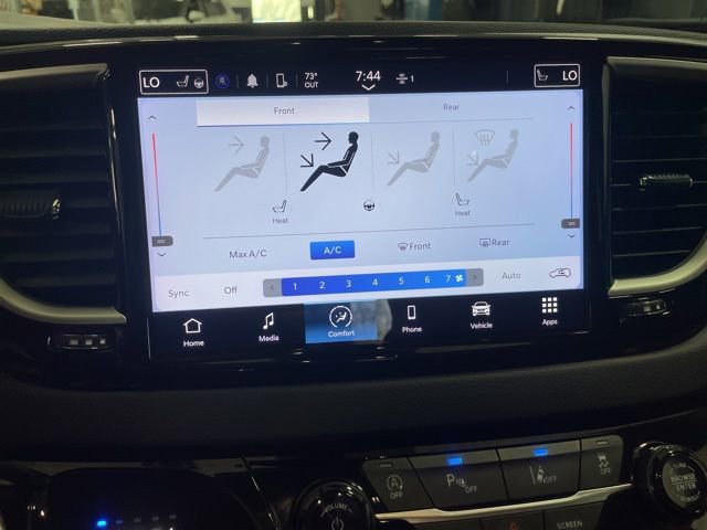 Used 2024 Chrysler Pacifica Touring-L image 15