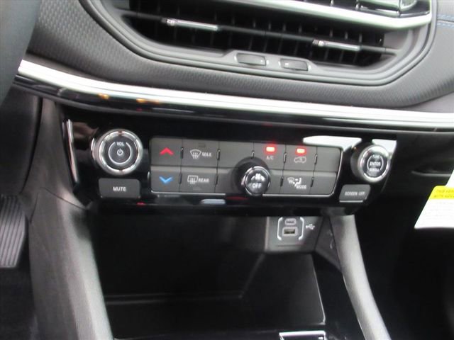 New 2026 Jeep Compass Latitude image 24