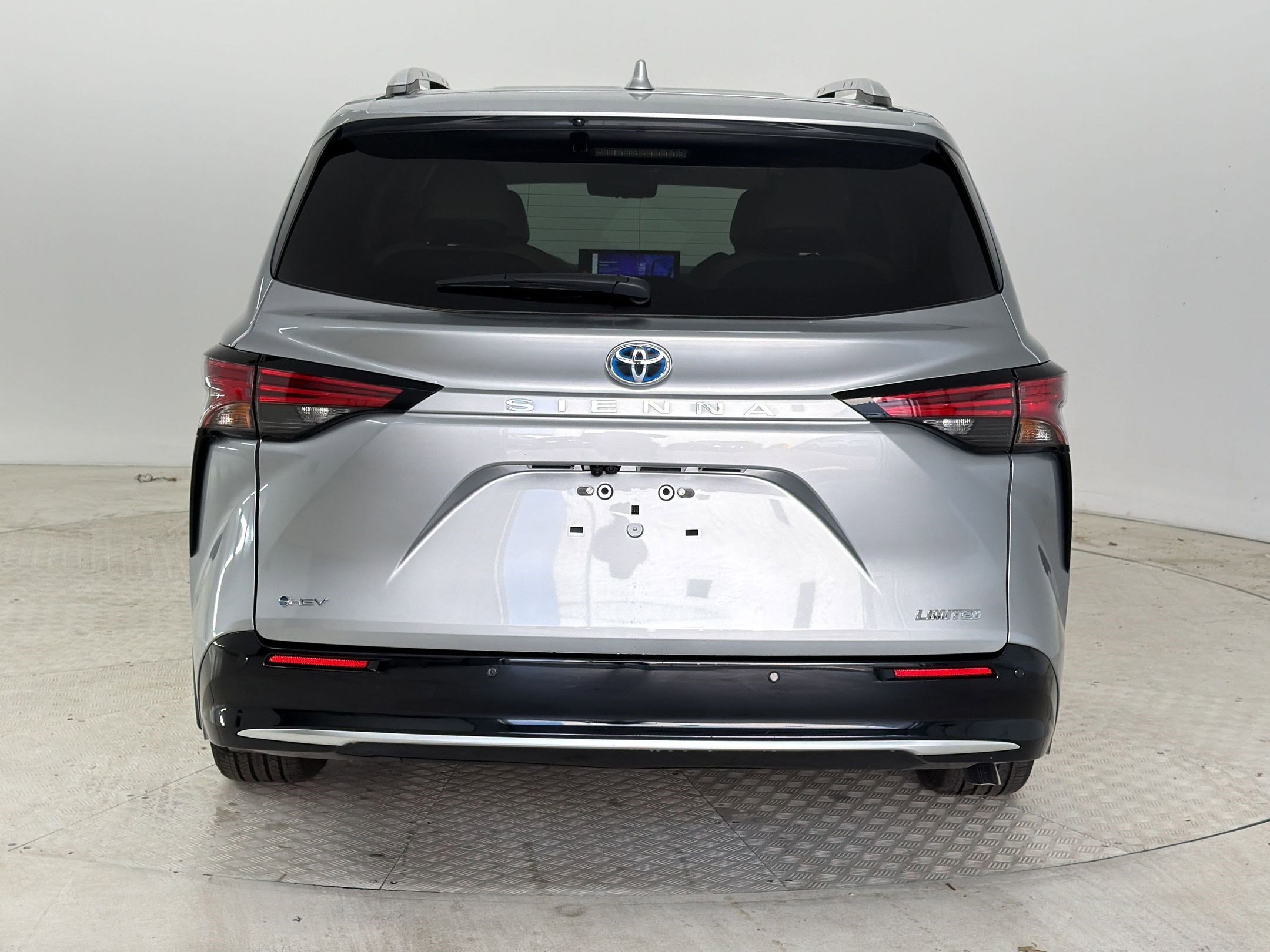 Used 2025 Toyota Sienna Limited image 10