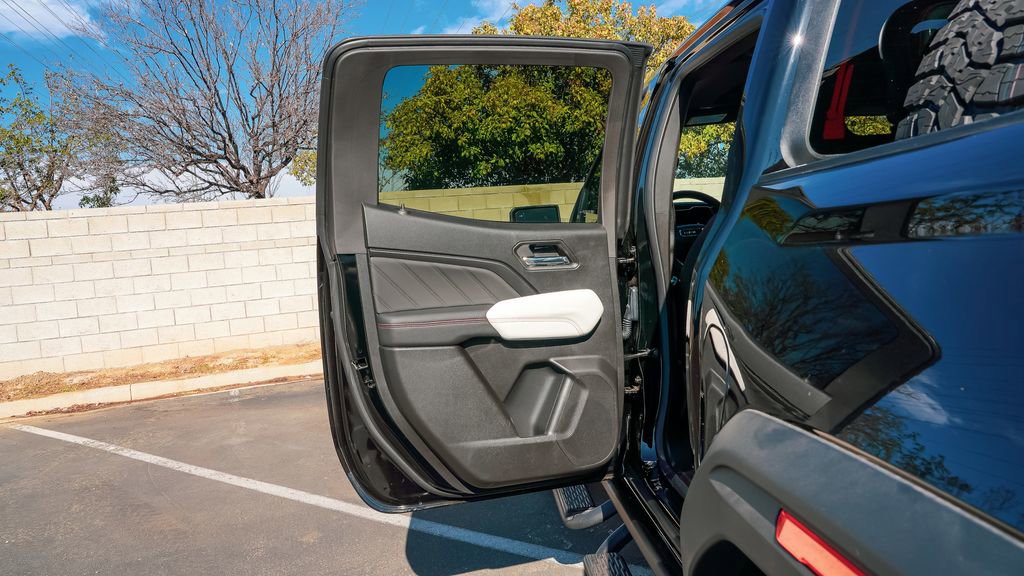 Used 2024 GMC Canyon AT4X w/ AT4X AEV Edition image 17