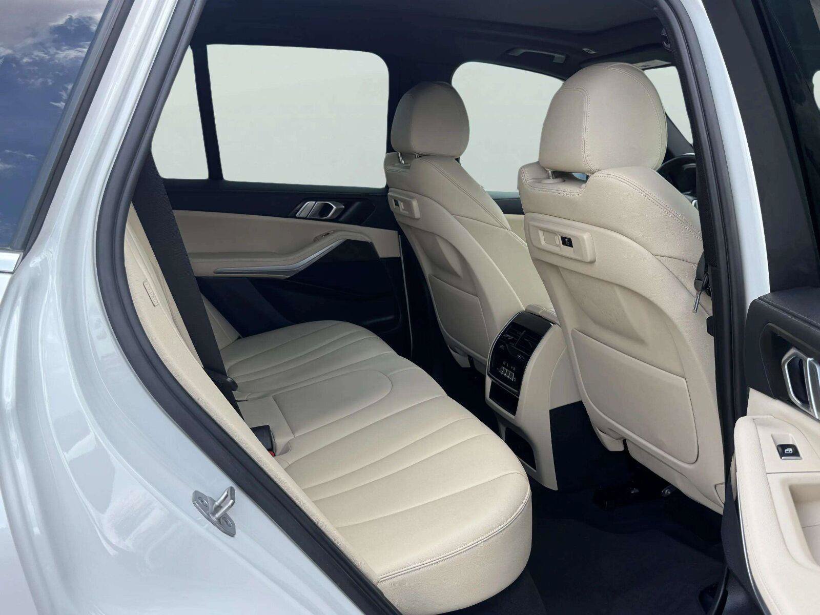 Used 2022 BMW X5 xDrive40i w/ Premium Package AWD/4WD image 53