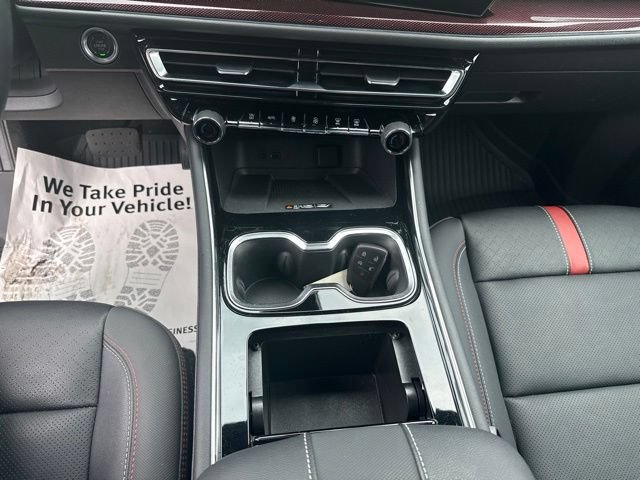 Used 2024 Chevrolet Traverse RS w/ LPO, Floor Liner Package AWD/4WD image 18