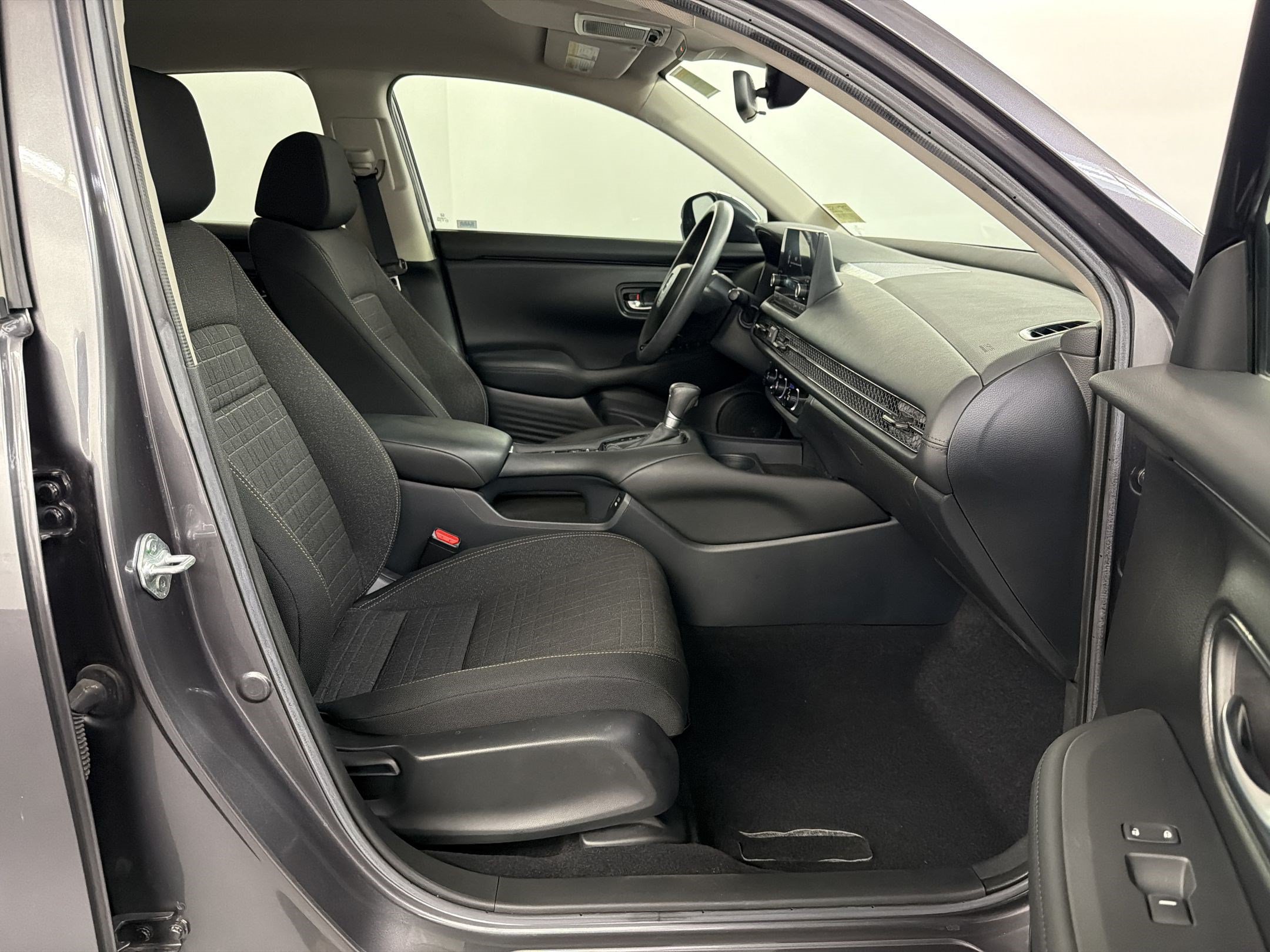 Certified 2024 Honda HR-V LX image 29