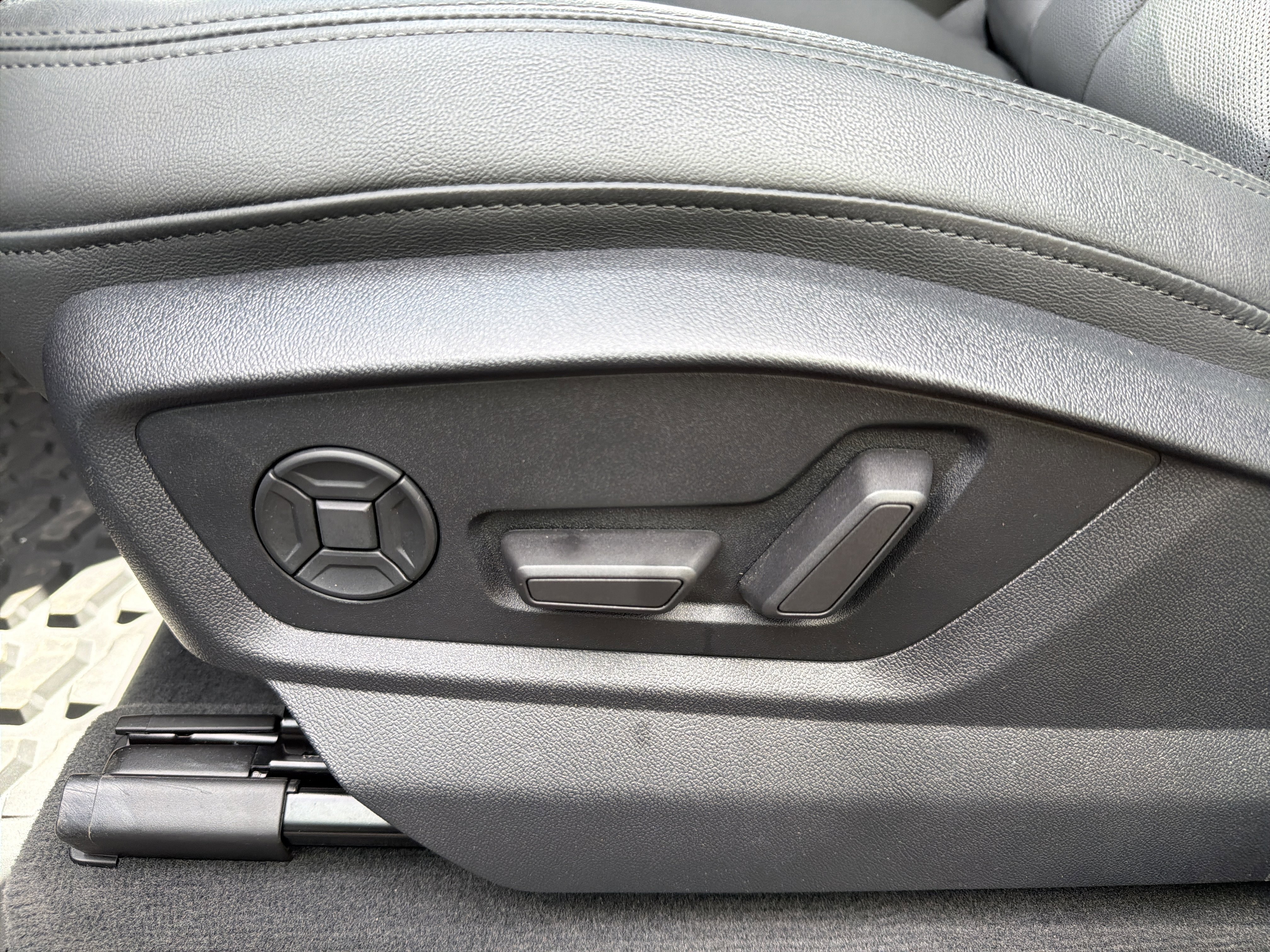 Used 2023 Audi Q7 3.0T Prestige AWD/4WD image 11