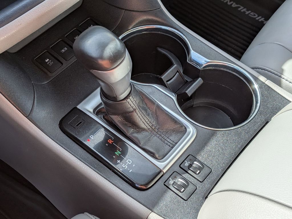Used 2019 Toyota Highlander XLE AWD/4WD image 12