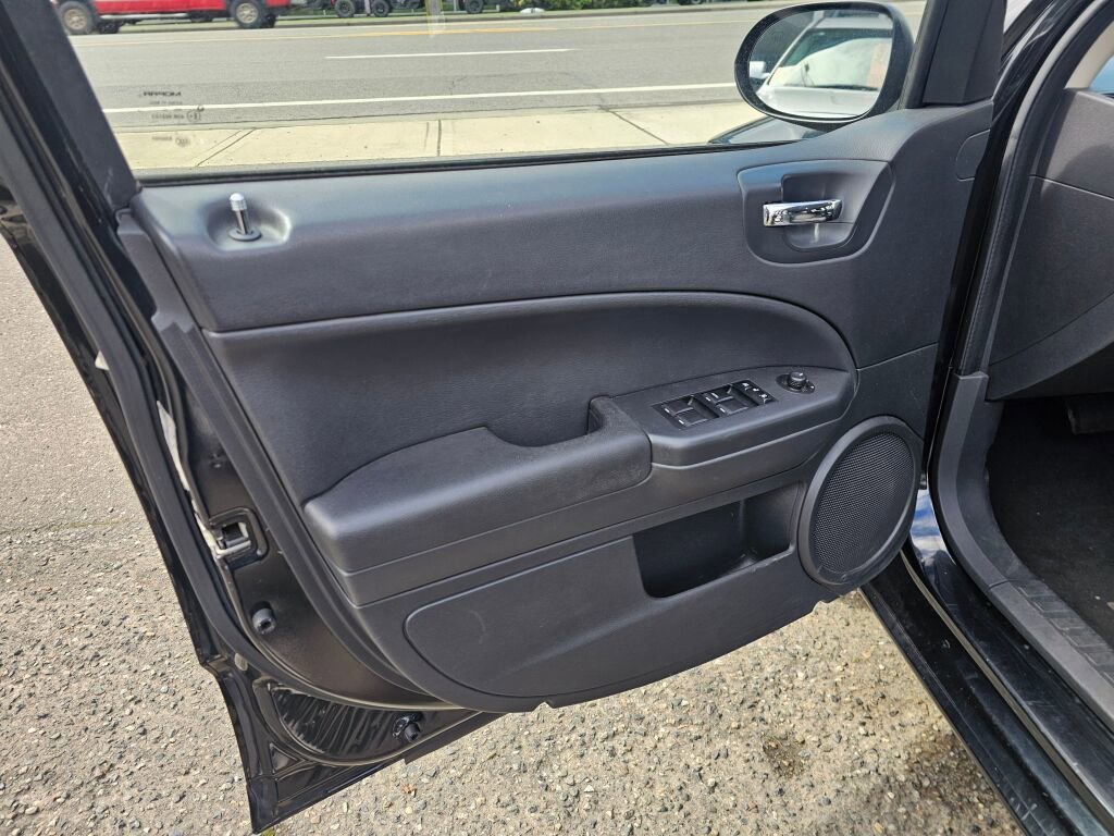 Used 2011 Dodge Caliber Mainstreet FWD image 23