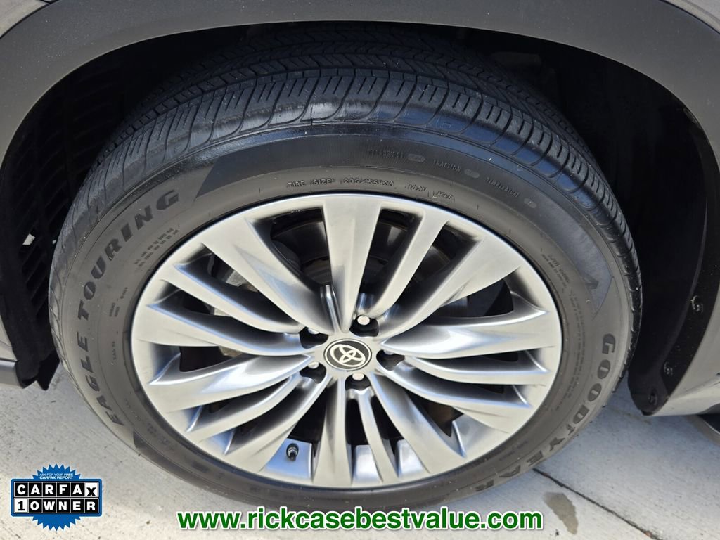 Used 2021 Toyota Highlander Platinum FWD image 10