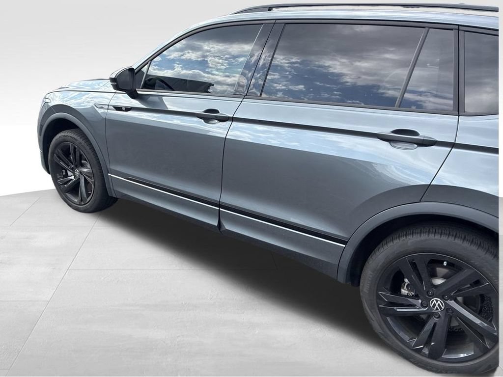 Used 2024 Volkswagen Tiguan SE R-Line AWD/4WD image 6