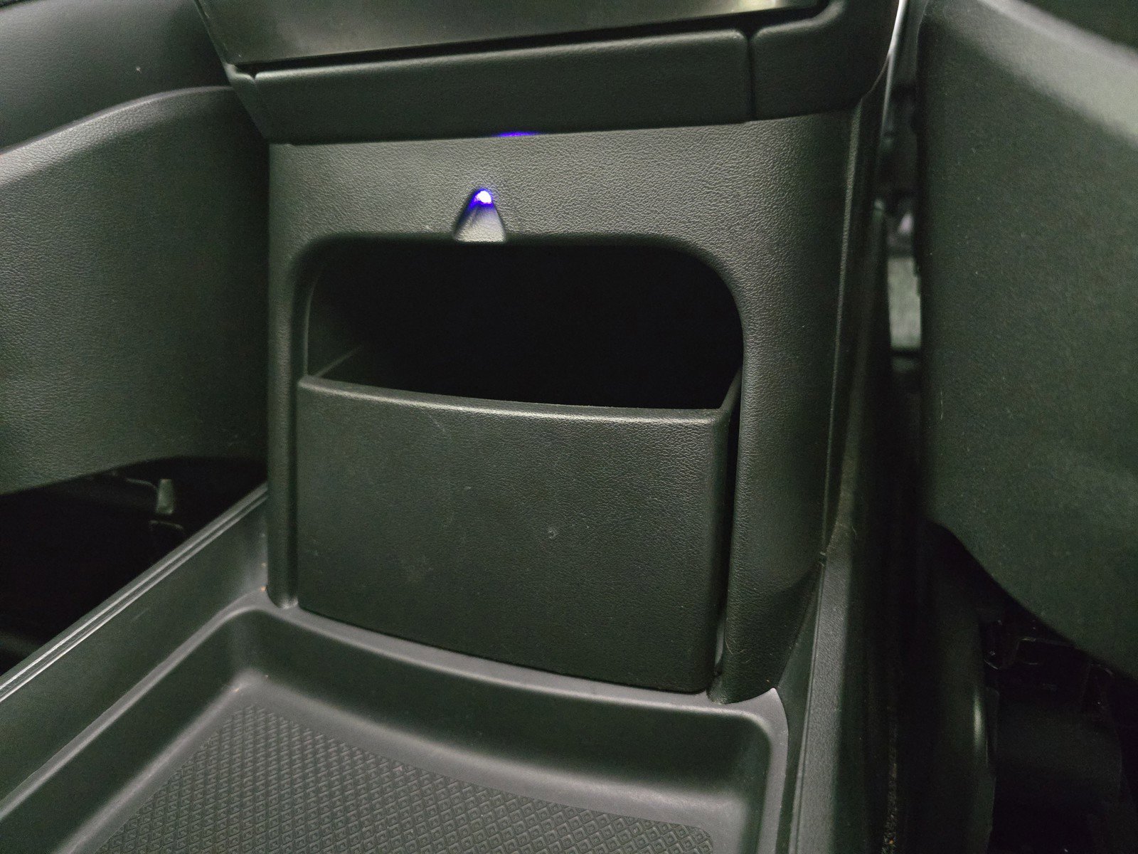 Used 2025 Rivian R1S Adventure image 33