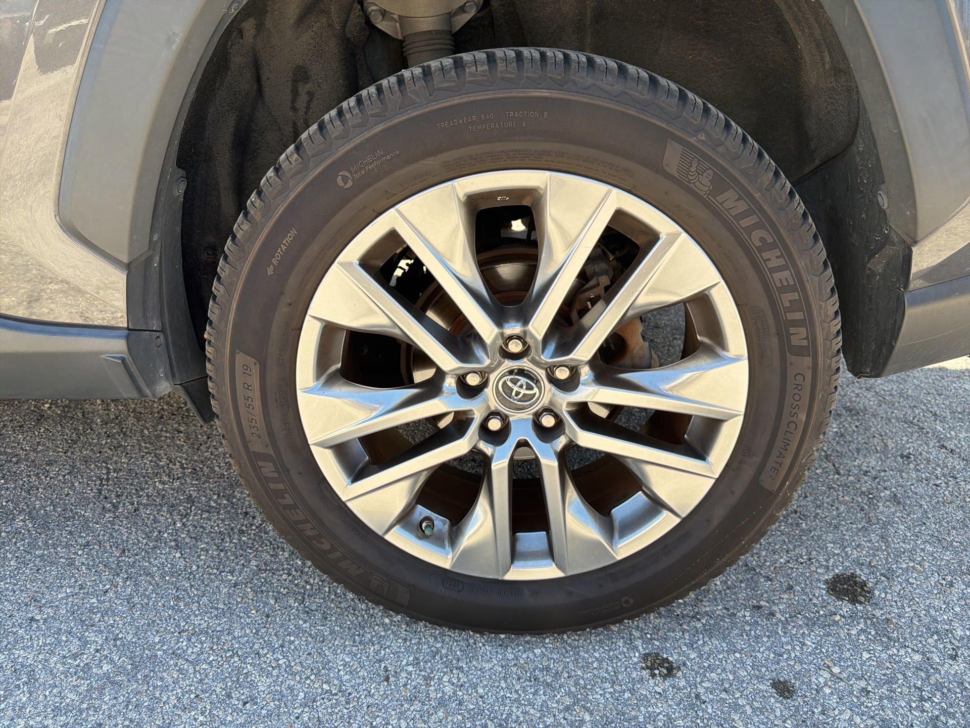 Used 2019 Toyota RAV4 Limited FWD image 13